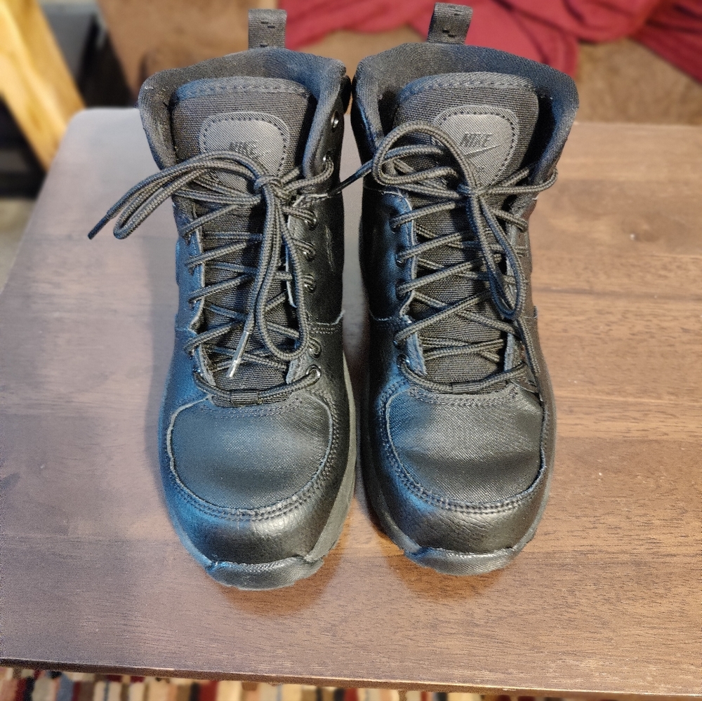 Youth boys size 4 Nike Boots.